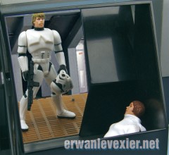 Luke annonce à Leia qu'il vient la sauver